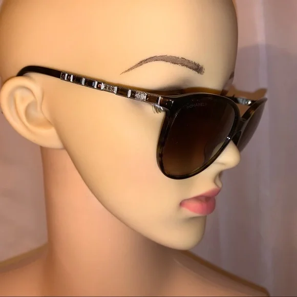 2) CHANEL tortoise shell butterfly frame SUNGLASSES w/quilted case and box Chanel Acetate Quilted Metal Butterfly Sunglasses 4238-A  main image 4